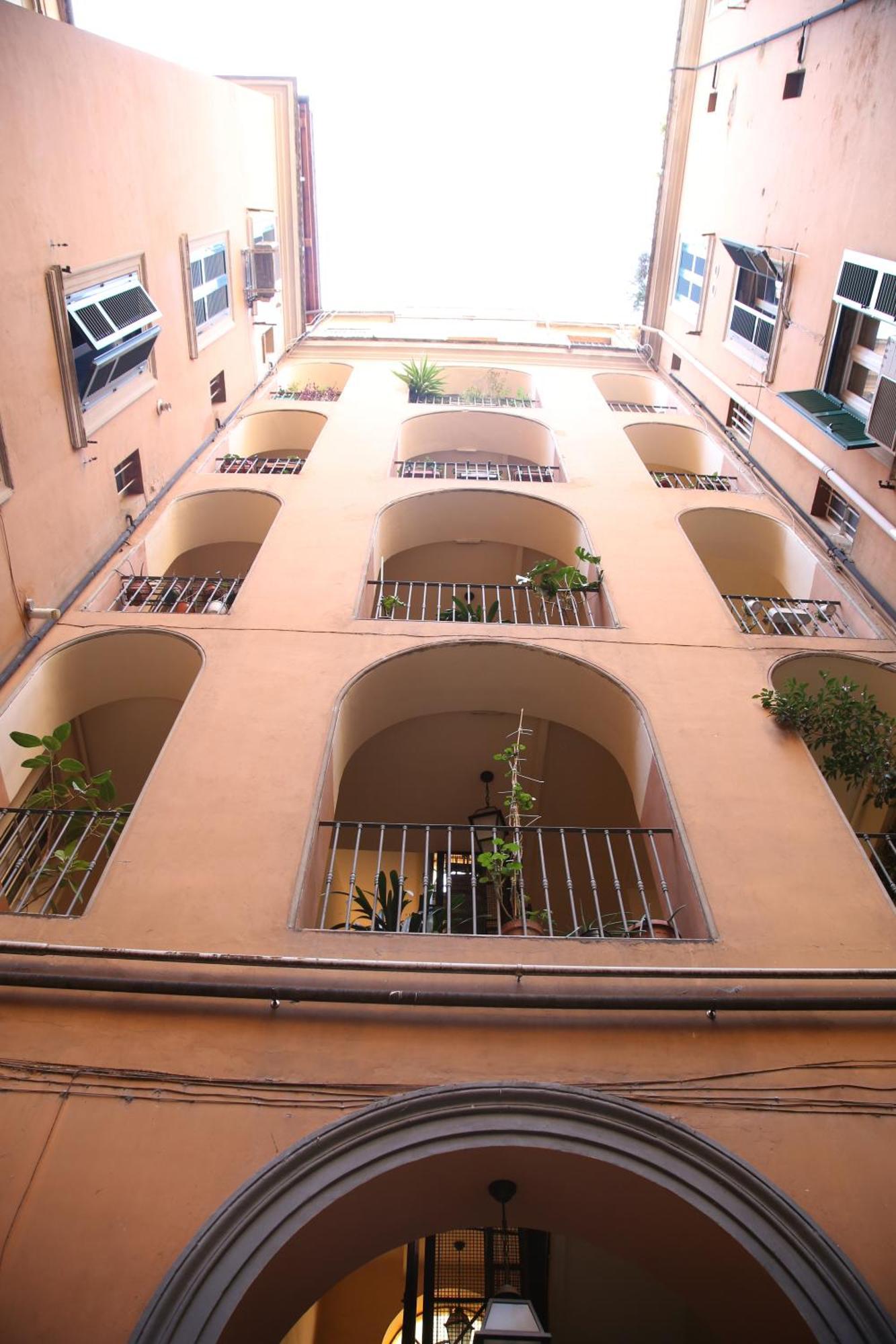 Emma And Livia's Vatican 1 Appartement *